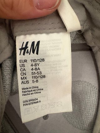 Gorra H&M infantil fútbol lentejuelas