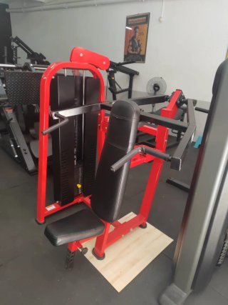 Máquina Press Hombro Adam Sport Placas