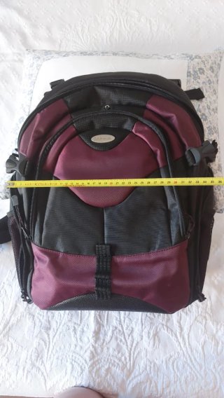 Mochila Targus Campus Negra y Morada