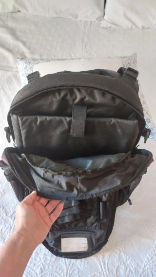 Mochila Targus Campus Negra y Morada