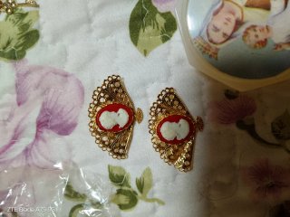 Broches antiguos dorados con camafeo
