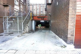 Garaje en venta en Milán - Pumarín - Teatinos en Oviedo