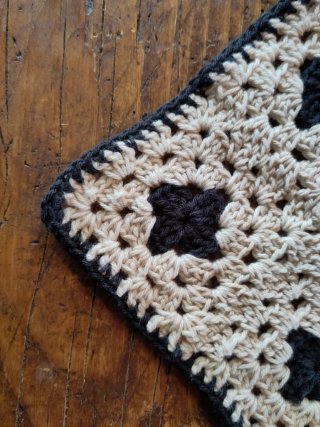 Bandana uncinetto beige e nero