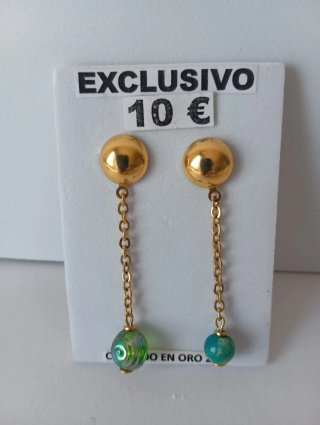 Pendientes largos dorados con abalorio