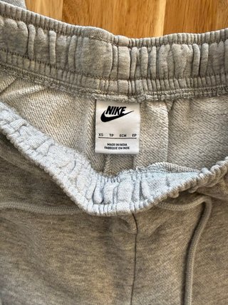 Conjunto deportivo Nike gris talla XS