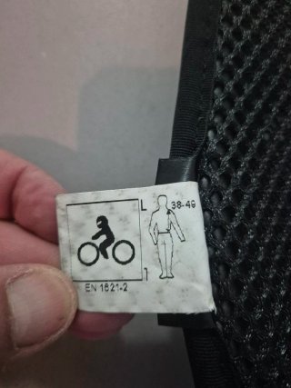 Espaldera Dainese Negra y Roja