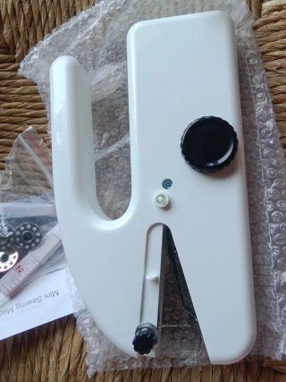 Máquina de coser de mano, a cable y a pilas