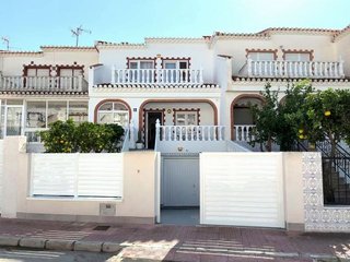 Casa adosada en venta en La Siesta - El Salado - Torreta en Torrevieja