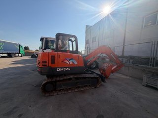 Retroexcavadora Doosan DHO55