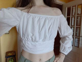 Blusa blanca manga larga talle corto