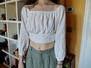 Blusa blanca manga larga talle corto