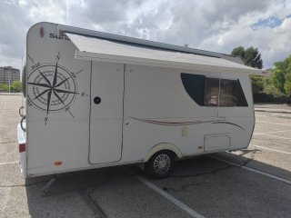 Caravana Sunlight con toldo