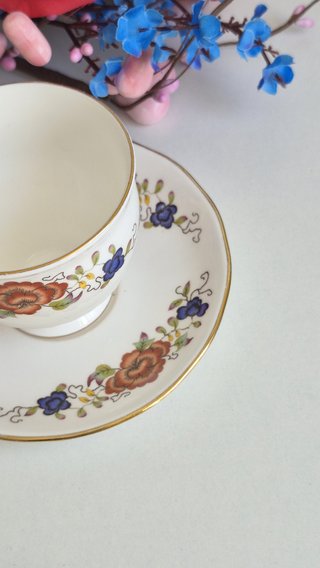 Taza y platillo de porcelana inglesa