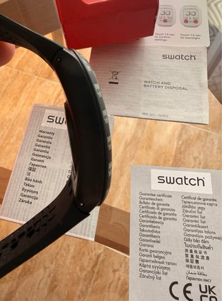 Swatch Touch Skull SURB101 digital