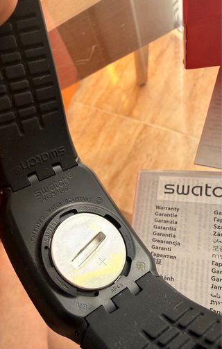 Swatch Touch Skull SURB101 digital