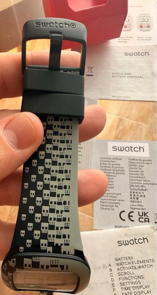 Swatch Touch Skull SURB101 digital