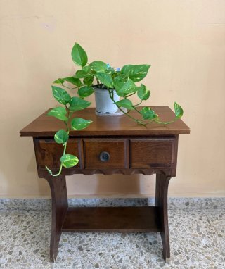 Mesita de noche de madera