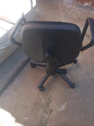 Silla de oficina negra como nueva