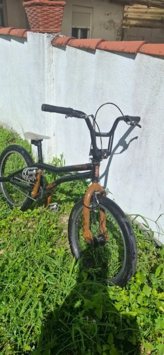 Bicicleta BMX Monty Negra