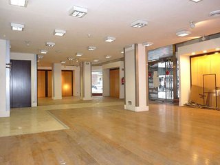Local comercial en alquiler en Ensanche en Pamplona