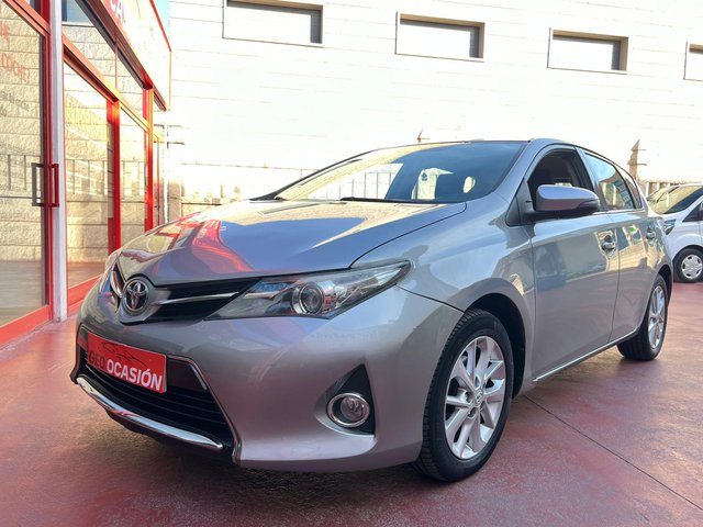 Toyota Auris 2014