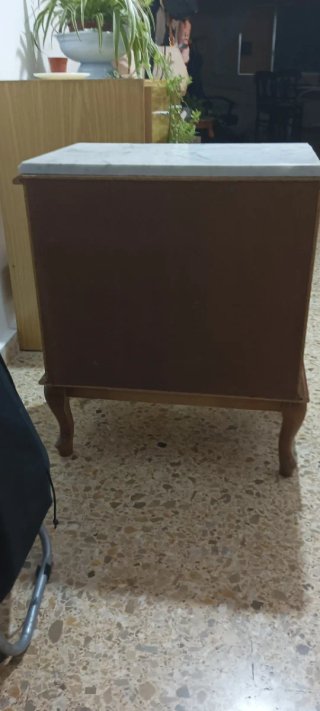 Mesitas de noche de madera con mármol