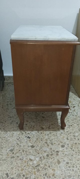 Mesitas de noche de madera con mármol