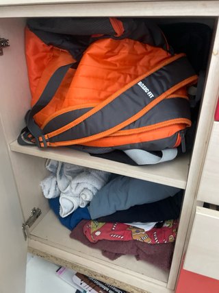 Cajonera Beige y Roja