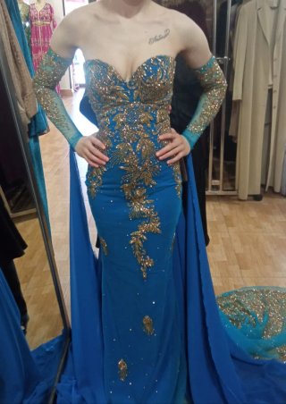 Vestido de Novia Azul con Piedras Doradas