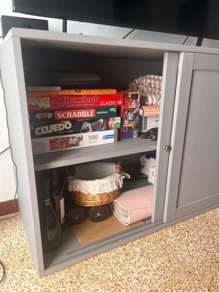 Aparador Ikea Havsta en perfecto estado