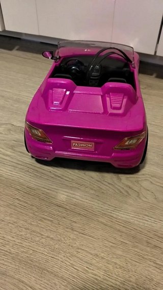 Coche deportivo rosa Barbie