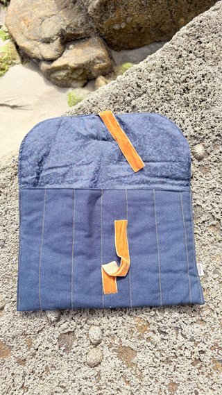Funda libro/tablet azul con rayas