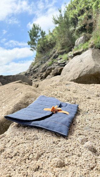 Funda libro/tablet azul con rayas