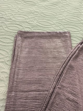 Pantalones brillantes rosas y morados