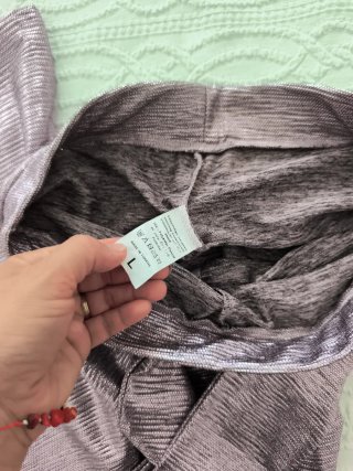Pantalones brillantes rosas y morados