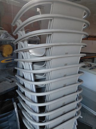 Sillas de plástico apilables grises