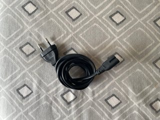 PS4 Slim 1TB Negra + Mando y Cables