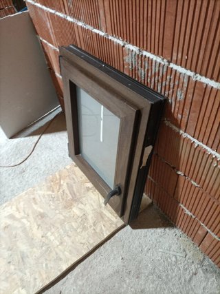 Ventana aluminio nogal
