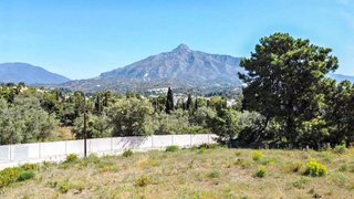 Terreno en venta en Nueva Andalucía centro en Marbella