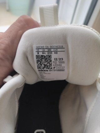 Zapatillas Adidas Beige y Blancas