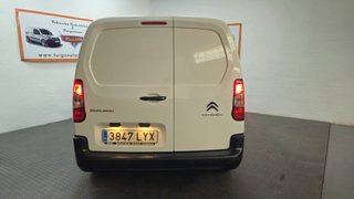 Citroen Berlingo 2022 larga, tres plazas