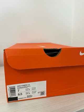 Nike Vomero 18 Negro/Rojo