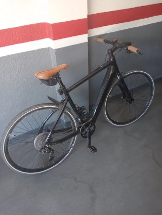 Bicicleta Eléctrica Momentum Negra