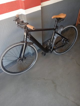 Bicicleta Eléctrica Momentum Negra