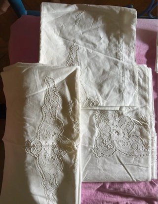 Lenzuola matrimoniali ricamate a mano