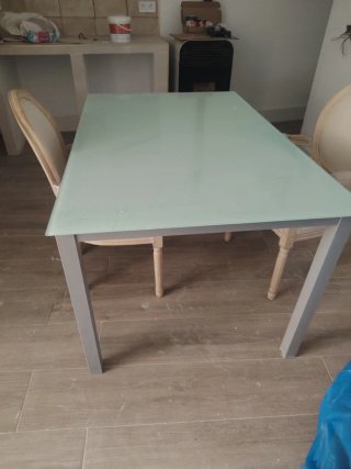 Mesa de cristal y metal