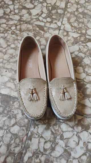 Mocasines dorados con flecos