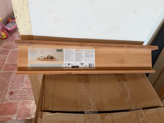 Estantería flotante de bambú Studio