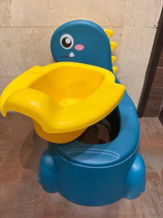 Orinal infantil dinosaurio azul y amarillo