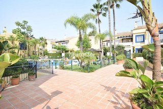Casa adosada en venta en Puerto Banús en Marbella
